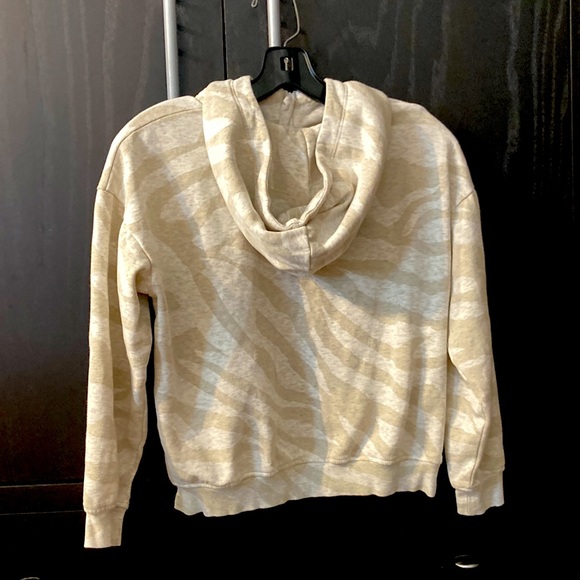 H&M Very light green and gray camouflage sweatshirt for girls - Picture 2 of 3